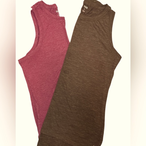 2 DSG Women’s Sleeveless Athletic Tops in Burgundy and Army Green - Picture 1 of 1